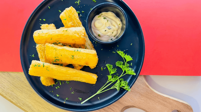 Yuca Frita (Fried Yuca).