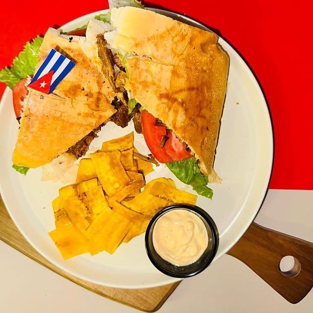 Pan Con Lechón.